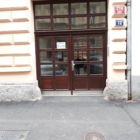 Apartment Za Poricskou Branou Prague Luaran gambar