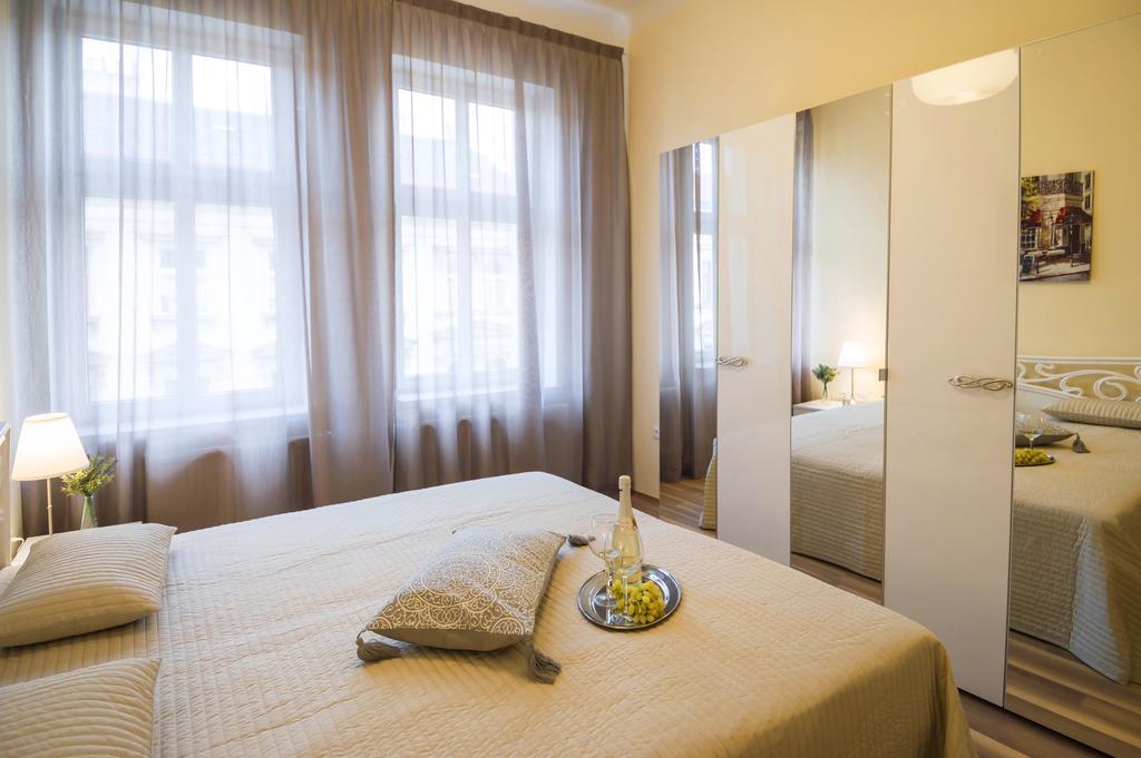 Apartment Za Poricskou Branou Prague Luaran gambar